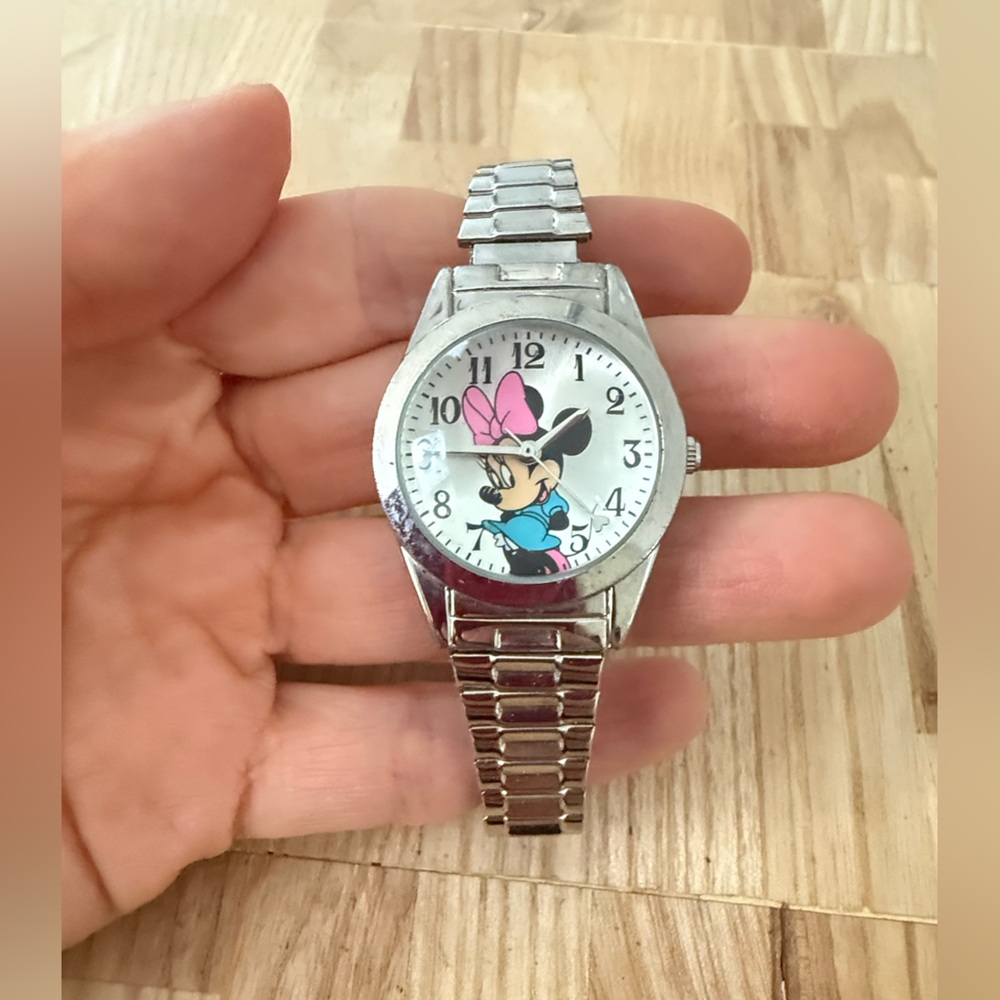 Disney silver tone Minnie Mouse classic watch NEW BATTERY